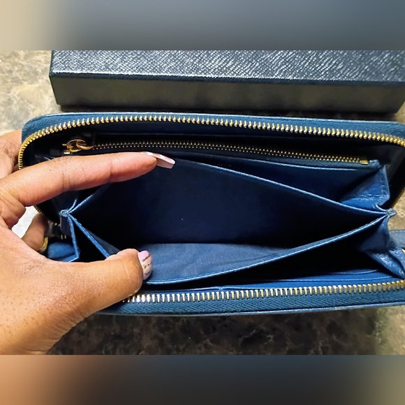 💙PRADA Saffiano Blue Leather Zip Around Wallet. W/Box & AUTHENTICITY Card! 💙 - Picture 9 of 11